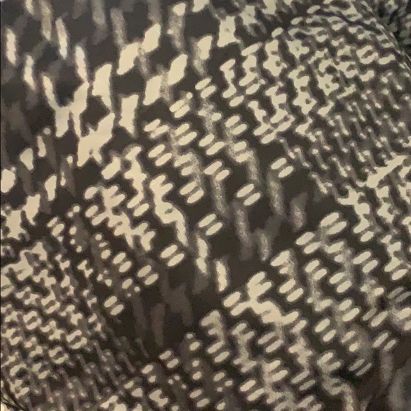 Patterned Workout Leggings - Picture 3 of 4